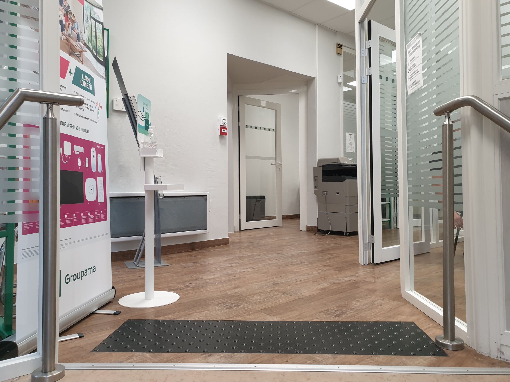 Changement rev&ecirc;tements de sol agence groupama mulhouse pose de lames lvt forbo Bischwiller