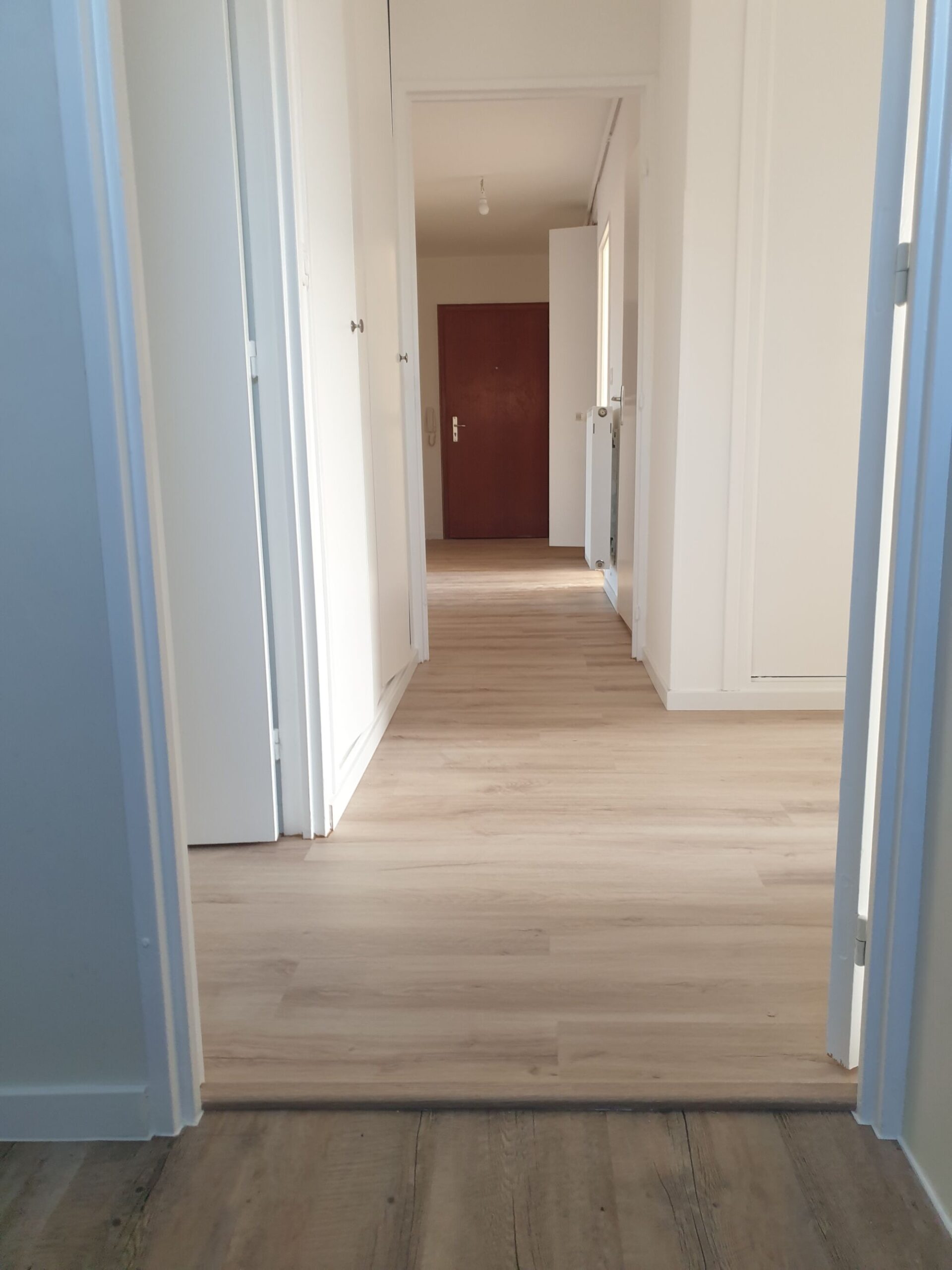 Remise en peinture et changement des sols  Stratifi&eacute; Quick step  Sauf pi&egrave;ces humides en lvt Gerflor Strasbourg