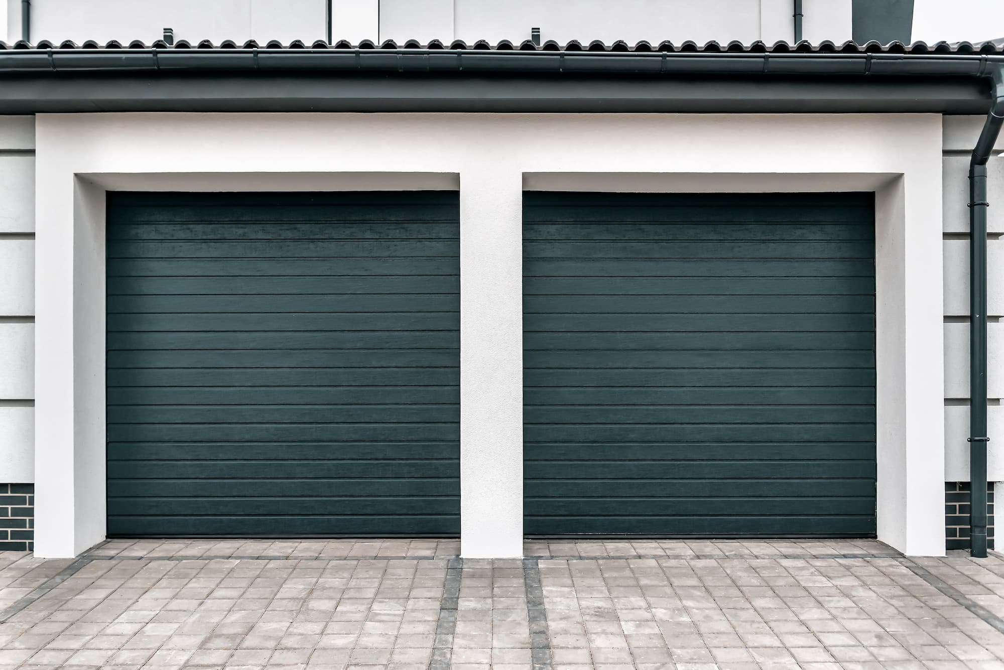 Comment r&eacute;ussir une peinture durable sur une porte de garage ? Bischheim